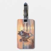 Sandy Paws Alaskan Malamute Hond op Strand Zonsond Bagagelabel (Achterkant verticaal)