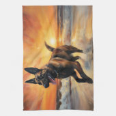 Sandy Paws Belgische Malinois Hond op Strand Zonso Theedoek (Verticaal)