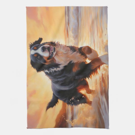 Sandy Paws Berner Berghond op Strand Zonsondergang Theedoek (Verticaal)