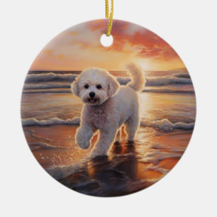 Sandy Paws Bichon Frise-hond op het strand bij zon Keramisch Ornament