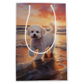 Sandy Paws Bichon Frise Hond op Strand Zonsonderga Medium Cadeauzakje (Voorkant)