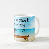 Sandy strand grappige dachshund hotdog mok (Voorkant rechts)