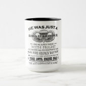 Sang sur la tasse de café de canalisations (Centre)