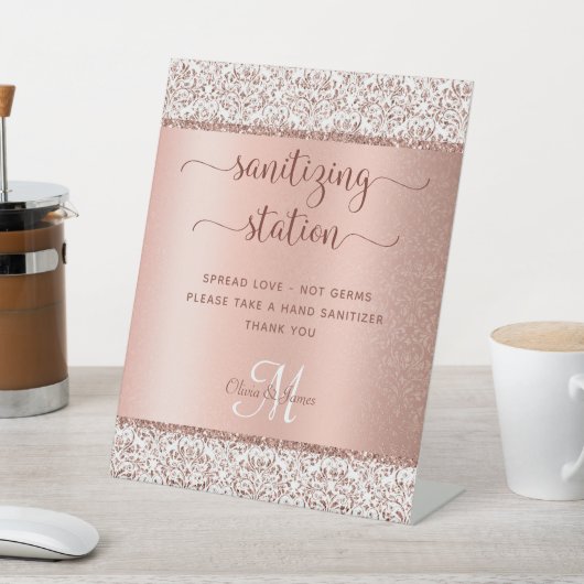 Sanitizing Station Roos Gold Monogram Weddenschap Reclamebord Met Voetstuk (Insitu)