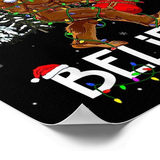 Santa Bigfoot Christmas Tree Lights Xmas Boys Men Poster (Hoek)