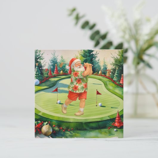 Santa Claus is golfing on putting green Feestdagenkaart (Staand voorkant)