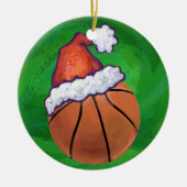 Santa Hoedje Basketbal op Groen Keramisch Ornament (Voorkant)