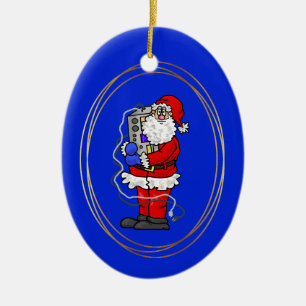 Santa Holding die een kerstversiering met radio's  Keramisch Ornament