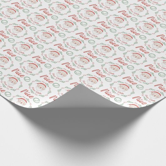 Santa Nice met Check Mark Wrapping Paper Cadeaupapier (Hoek)