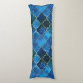 Sapphire Gemstone & Gold Moroccan Tegel Pattern Lichaamskussen (Voorkant Verticaal)
