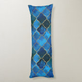 Sapphire Gemstone & Gold Moroccan Tegel Pattern Lichaamskussen (Achterkant (Verticaal))