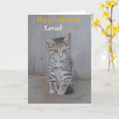 Sarah, Happy Birthday kitten art. Kaart (Gele Bloem)