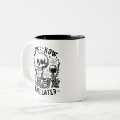 Sarcastisch skelet Grappige koffie Tweekleurige Koffiemok (Voorkant links)