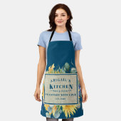 Sasoned with Love Custom Name Blue Floral Apron Schort (Gedragen)