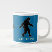Sasquatch croient la tasse enorme (bleue) (Droite)