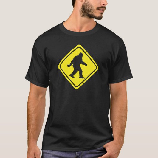 Sasquatch Crossing Warning Sign Shirt (Voorkant)