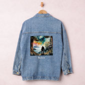 Sasquatch debout sur la crête surplombant l'océan (Hangar)