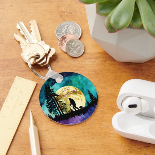 Sasquatch en Beer op de berg *personaliseren* Sleutelhanger (Bureau)