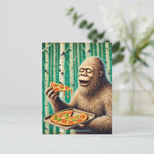 Sasquatch en de pizza in een berkenbos briefkaart (Staand voorkant)