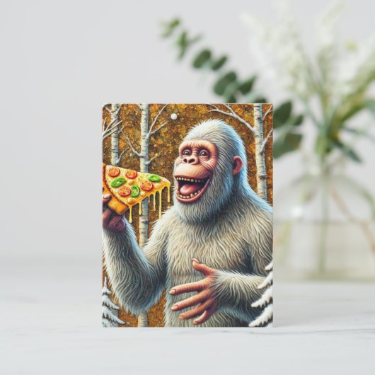 Sasquatch en de pizza in een berkenbos briefkaart (Staand voorkant)