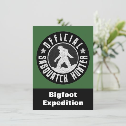 Sasquatch Hunter Funny Invitation to find Bigfoot Kaart (Staand voorkant)