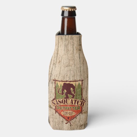 Sasquatch Outfitter Company Drink Coozie (Fles Voorkant)