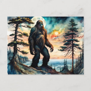 Sasquatch Staand op Ridge met uitzicht op de oceaa Briefkaart