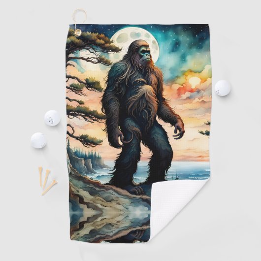 Sasquatch Staand op Ridge met uitzicht op de oceaa Golfhanddoek (Insitu)