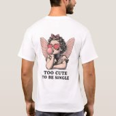 Sassy Dreamscape Cherub – "Too Cute To Be Single" T-shirt (Achterkant)