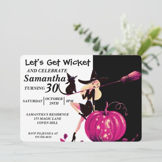 Sassy Halloween Witch Anniversaire Invitation (Debout devant)