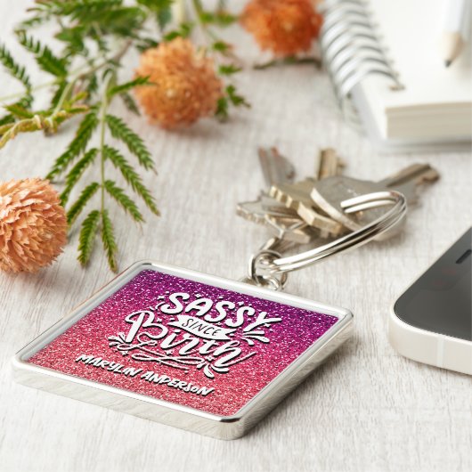SASSY SINCE BIRTH CUSTOM GLITTER TYPOGRAPHY SLEUTELHANGER (Zijkant)