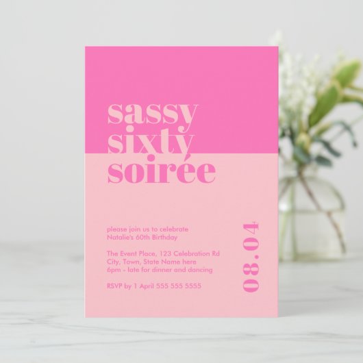Sassy Sixty Soirée 60e anniversaire Invitation (Debout devant)