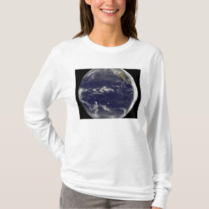 Satelliet-uitzicht van de aarde t-shirt