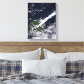 Satelliet uitzicht van een dikke, stoomrijke pluim canvas afdruk (Insitu (Slaapkamer))