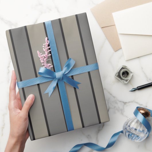 Satin Effect Stripes Pattern Black and Beige Cadeaupapier (Geschenken)