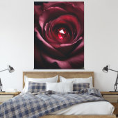 Satinheart Rouge – Gemstone Rose Canvas (Insitu (Slaapkamer))