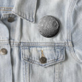 Saturn Moon Mimas Ronde Button 5,7 Cm (In situ)