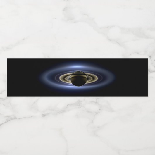 Saturnus verduisterde de Zon vanuit Cassini Orbite Waterfles Etiket (Enkel label)