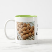 Sauce GIve up sur les aliments à trous Mug (Gauche)