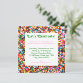 Sautiner les invitations de la fête (Debout devant)