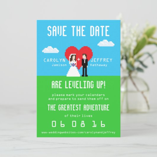 Save The Date Adorablement Nerdy 8-Bit Bride & Groom Enregistrer (Debout devant)