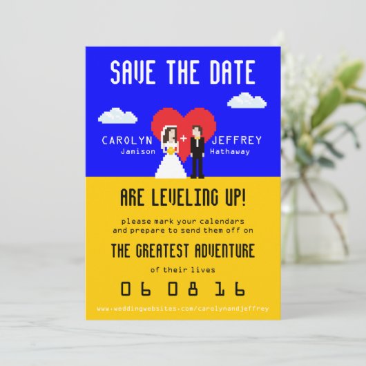 Save The Date Adorablement Nerdy 8-Bit Bride & Groom Enregistrer (Debout devant)