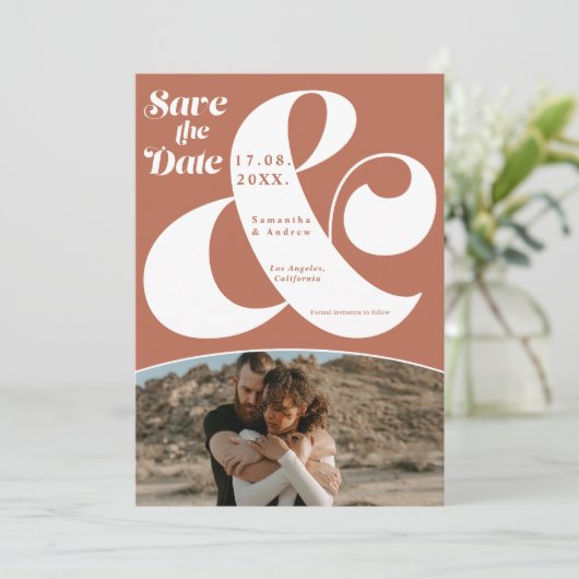 Save The Date Ampersand moderne en terre cuite 2 photos enregist (Debout devant)