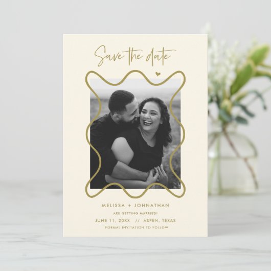 Save The Date Annonce de mariage de couple heureux pour réserver (Debout devant)