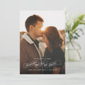 Save The Date Annonce de report de date de mariage (Debout devant)