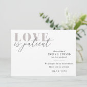Save The Date Annonce de report de mariage : L'amour est patient (Debout devant)