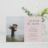 Save The Date Annonce de report de mariage rose moderne (Debout devant)