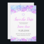 Save The Date Aquarelle bat mitzvah rose florale Enregistrer la<br><div class="desc">Les tons rose, lavande et bleu aqua hortensia fleurs et l'étoile de David décorent cet élégant Bat mitzvah d'aquarelle Enregistrer la carte Date. Cette conception comporte une bordure florale en haut et en bas. Vos détails de célébration peuvent être personnalisés dans une typographie de script moderne en rose et gris....</div>
