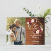 Save The Date Aquarelle Bourgogne Florale Wreath Bois rustique (Debout devant)