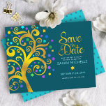 Save The Date Arbre de vie en or bat mitzvah et huile bleue sur<br><div class="desc">Assurez-vous que tous vos amis et parents pourront célébrer le Bat mitzvah de votre fille! Envoyez ce magnifique arbre à feuille d'or, imitation graphique, brillant, turquoise, turquoise, violet et bleu Star de David et pointez "feuilles" sur un riche arrière - plan bleu turquoise foncé, personnalisé "Save the Date" carte faire-part....</div>